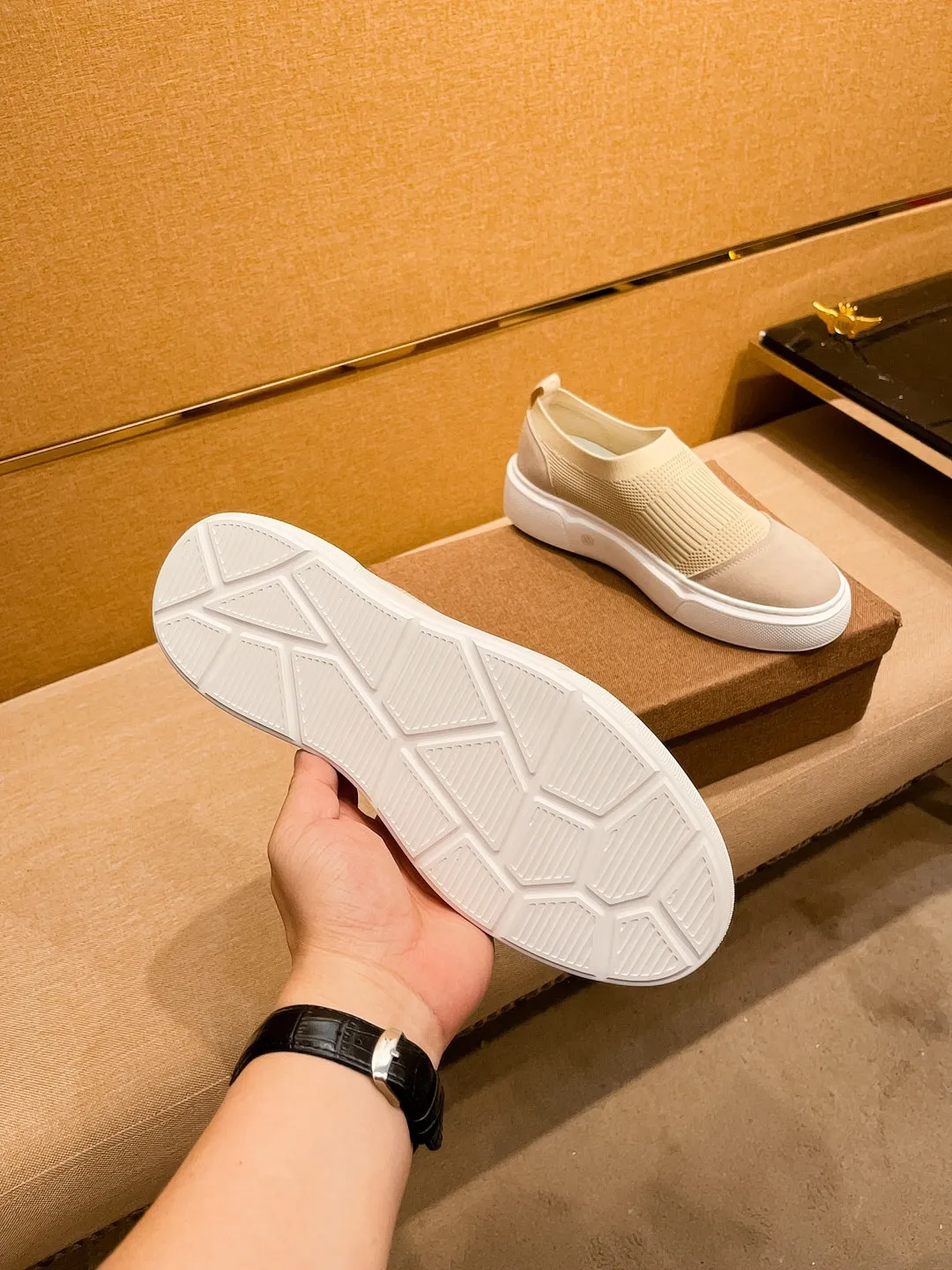 Men's shoes💰 400💰🔥【Dior】🔥Men's high-end brand of shoes official website 1:1 latest masterpiece: the upper is made of Italian imported first-layer cowhide with a comfortable and breathable lining➕original non-slip and wear-resistant outsole🔥, making walking more convenient and comfortable! An exclusive new model, a stunning work, a beautiful 1:1 replica [color] compared to the official quality! Create a fashionable personality to set off your uniqueness! A must-have for trendy men! Classic 🔥Size: 38-44 Color: 🔥 3⃣️colors available🔥
